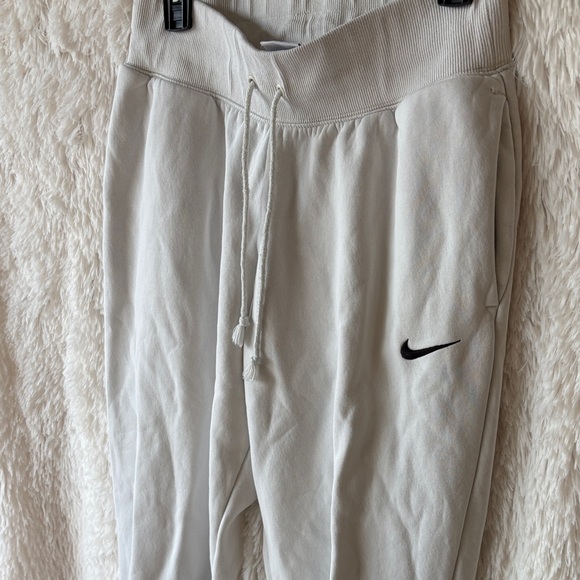 Nike Men's white sweatpants Joggers with Black Logo - Picture 5 of 8